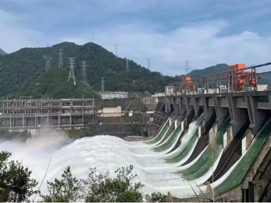 水電行業高空防墜生命線系統介紹及救援解決方案